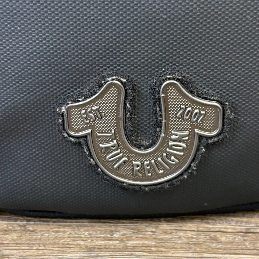 True Religion “Jody” Sling Bag | Black Logo Lined Crossbody